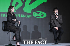 유노윤호의 네 번째 레슨 페이크&다큐 비교해 듣기 [TF사진관]