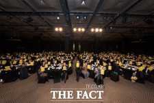 지속 가능한 미래로 한 걸음 더 환경재단, 세밝사 시상식과 2030 비전 선포 [TF사진관]