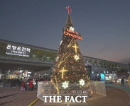 아산시, 온양온천역 광장서 2025 크리스마스트리 점등식 개최