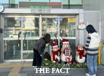 겨울 분위기 가득 담은 과천시 시립도서관 풍경 [TF사진관]