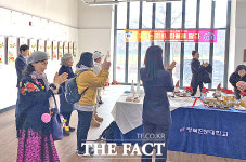 전통미술로 지역과 소통…경북전문대 민화 그리기 초급과정 전시회 개막