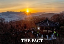 광명시, 도덕정 해맞이로 시민과 함께 병오년 출발