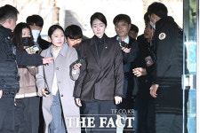 '1억 공천헌금' 강선우 구속심사 출석…