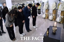 대덕구의회, 문평동 화재 희생자 합동분향소 조문