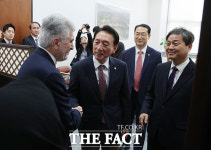 중동사태 현안 논의 국회 외통위 찾은 주한이란대사 [TF사진관]