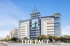 롯데백화점 전주점, 건지산 줍킹데이 참여…환경보호 동참