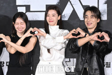 감염자와 겨룰 군체의 주인공들 [TF사진관]