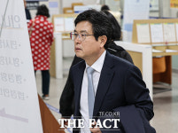 '사후 계엄선포문 작성·폐기' 강의구 법원 출석 [포토]