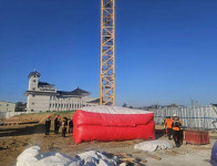 상주 복룡동 공사장서 38m 타워크레인 고공 시위…조합원 고용 요구