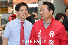 김문수 전 장관과 석바위시장 찾은 유정복 인천시장 후보 [TF사진관]