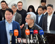 젠슨 황, 최태원과 AI 협력 방안 논의 '깐부 동맹' [TF사진관]