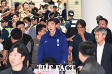 야유 속 귀국하는 홍명보 [포토]
