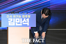 인사하는 김민석 전 총리 [포토]
