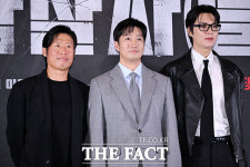 치열한 진실 추적기...故 육영수 여사 사건 다룬 '암살자(들)' [TF사진관]