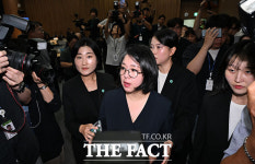 용혜인, 사퇴 대신 '정면돌파'...