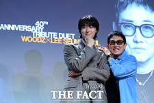 이승철, 우즈와 함께 데뷔 40주년 기념…과거 회상하며 눈물도 [TF사진관]