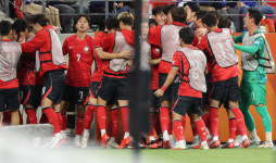 [속보] '엄지성 결승골' 한국 축구, 한일전 1-0 승…AG 4연패 달성