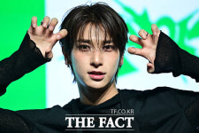 이한결 '노이즈'로 솔로 데뷔…'여심 저격'하는 비주얼 [TF사진관]