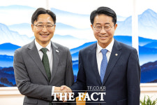 임광현 신임 대통령 비서실장 접견하는 조정식 국회의장 [TF사진관]