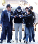 역삼동 연쇄 방화 70대…영장실질심사 출석 [TF사진관]