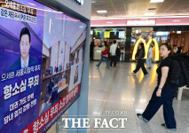 '2심 무죄' 오세훈 항소심 선고 지켜보는 시민들 [TF사진관]