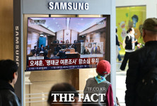 '2심 무죄' 오세훈 항소심 선고 지켜보는 시민들 [TF사진관]