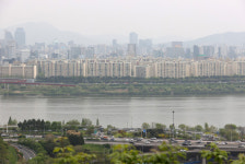Average Seoul apartment price nears $1 million