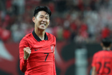 Son Heung-min heads in the winner as Korea beat Cameroon in final World Cup tuneup