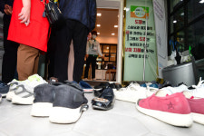 [WHY] Why Koreans love the floor: The cultural secret behind ignoring sofas