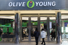 Olive Young hits record number of 100 billion won stores