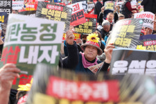 Yoon supporters, opponents rally in Seoul as impeachment ruling approaches