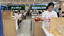 외식 불황 속…샤브샤브 뷔페만 ‘문전성시’