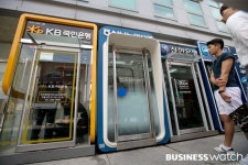 어르신! 새해엔 은행 자동화기기 공짜래요