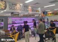 [르포]폭우도 뚫었다 이마트 두마리 영계 뭐길래