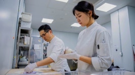[비즈人워치]아워홈의 역발상…식빵 테두리의 대변신