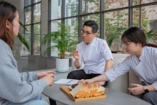 [비즈人워치]아워홈의 역발상…식빵 테두리의 대변신