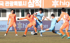 최용수 매직 강원FC 용병 디노 연달아 결승골