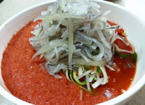 [맛있수다] 오동통 오징어·꼬들꼬들 가자미 육수 말아 후루룩 맛도 식감도 최고