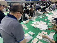 [6·1지방선거] 춘천 호반체육관 개표 진행