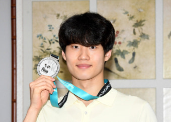 '파리올림픽 희망' 황선우·우상혁에 체육회 전폭적인 예산 지원