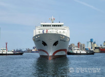 2년반만에 재개 동해항 국제카페리 활력...오늘 러 체류 한국인 60명 입국