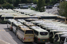 동부고속 노조 파업에 예매 승객 대체 교통편 찾기 진땀
