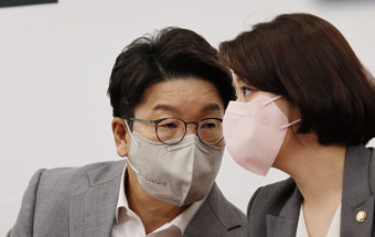 '윤석열-권성동 문자사태'가 내부총질 되나… 국힘 초선 32명 '비대위 전환 요구'
