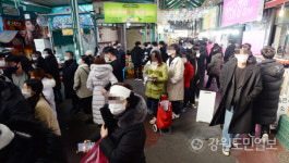 맛좀 보려면 기본 1시간 대기줄…강릉 전통시장 그 역사가 궁금하다