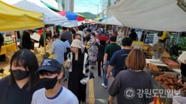 [현장 컷] 추석 대목 맞은 양양장 북적