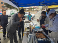 권성동 의원 강릉 서부시장 장보러 오세요, 삼겹살 꼬치 최고예요