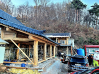 동해 발한동 사찰 지붕 공사 중 60대 남성 추락 중상, 병원 이송