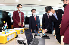 이주호 사회부총리 겸 교육부장관, 춘천교대부설초 방문