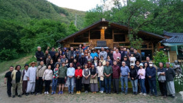 눈을 맞으며 함께 만든 책방