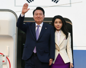윤석열 대통령 부부, 프랑스·베트남 순방 마치고 귀국